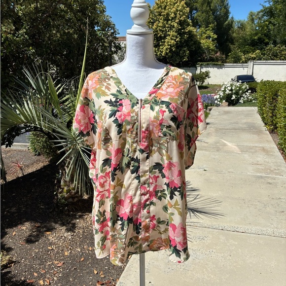 Torrid Georgette Floral Print Women's Top Size 2X - Picture 3 of 9